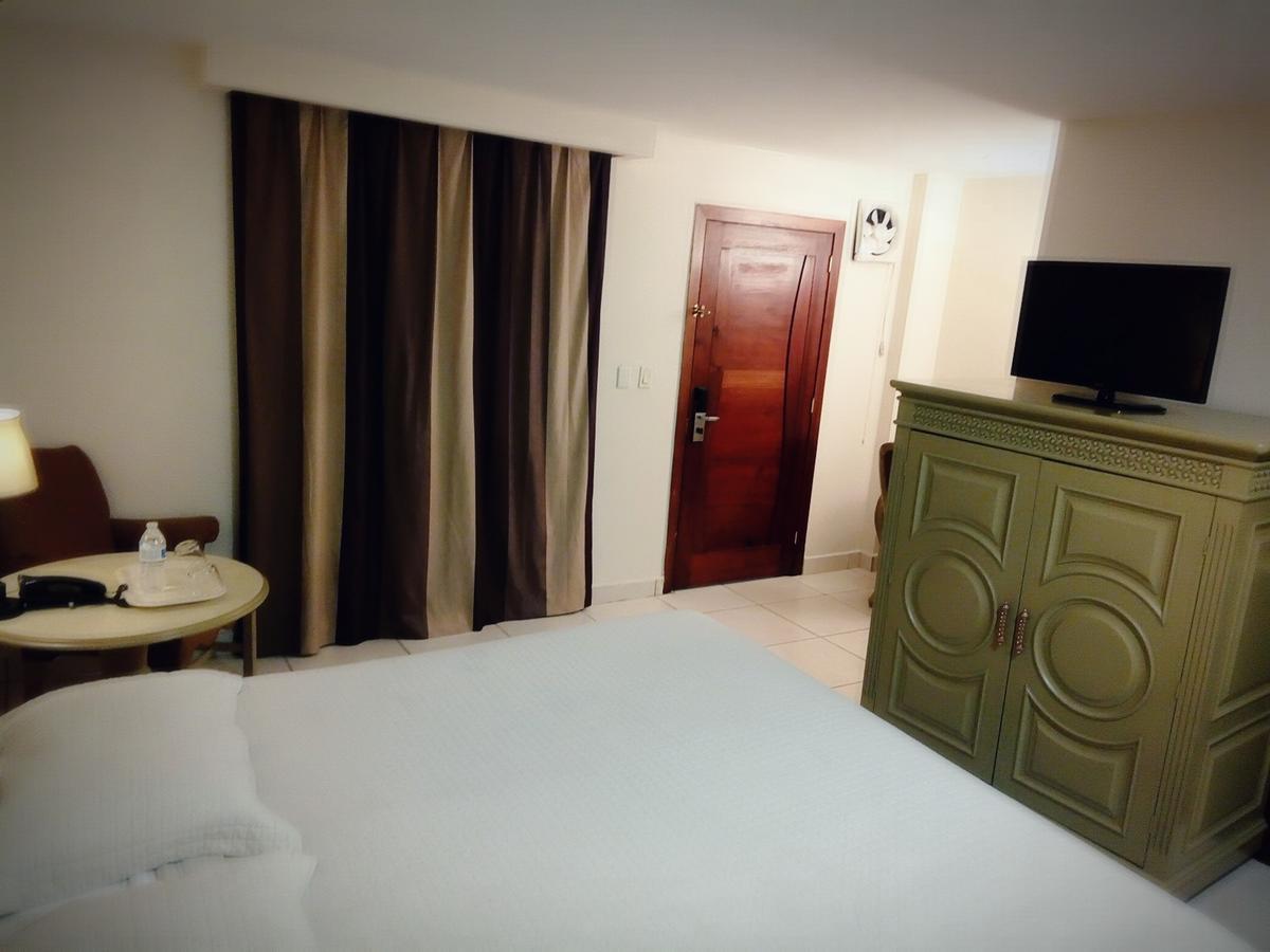 Hotel Martell San Pedro Sula Buitenkant foto